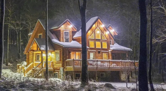 Коттедж Big Log Lodge