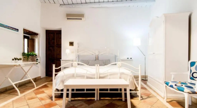 A 50 passi dal Tempio di Apollo, Book Hotel Hotels in Sicily with Parking, Parking