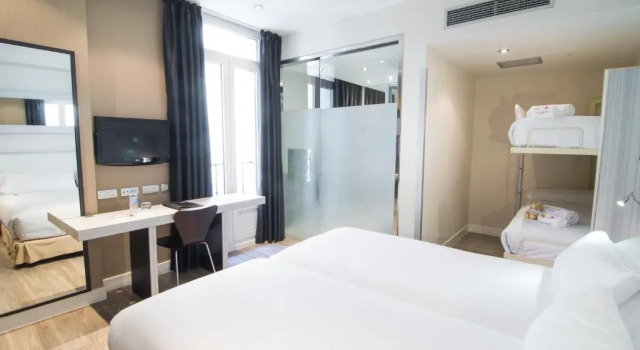 Четырёхместный номер Petit Palace Arenal
