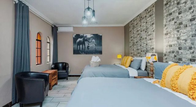 Семейный номер Standard с балконом Airport Tower Lodge