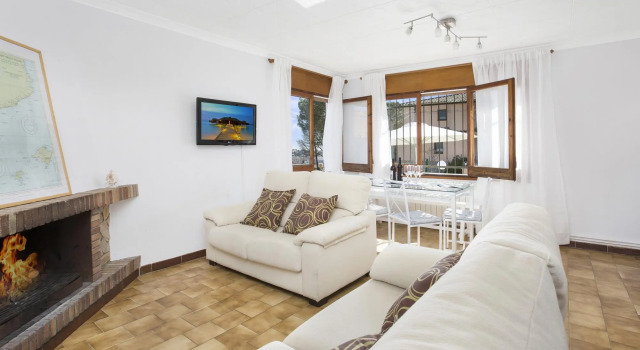 Tensi in Blanes With 5 Bedrooms and 2 Bathrooms, Забронировать Вилла Отели в центре Бланес, в центре