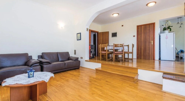 Pet Friendly Home In Spincici, Забронировать Дом для отпуска Отели Приморско-Горанской жупания с парковкой, Парковка