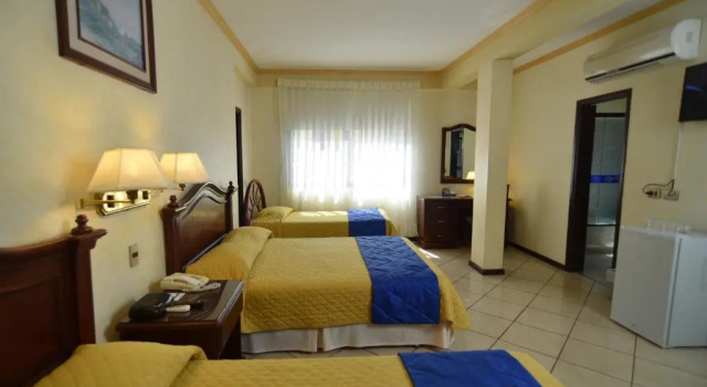 Трёхместный номер Standard Hotel Continental Park