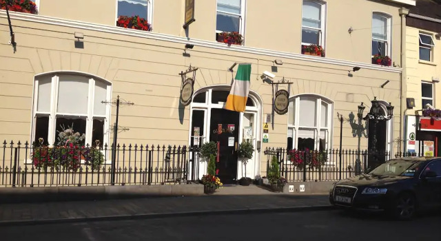The Old Bank Bruff Family Town House, Book Bed and Breakfast Hotels in Limerick with Parking, Parking