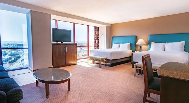 Четырёхместный номер Standard Masquerade Tower at Rio Hotel & Casino