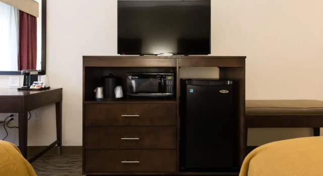 Четырёхместный номер Standard Holiday Inn Express & Suites Aiken by IHG