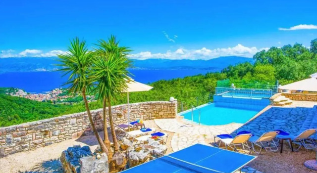 Вилла The Hillside Villas, Stunning Views & Private Pool