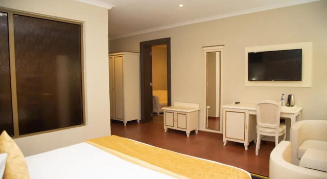 Oak Haven Hotel And Suites
