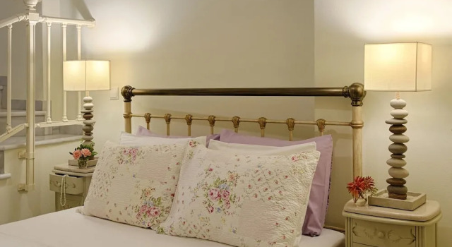 Апартаменты Мансарда Antouanetta Apartments