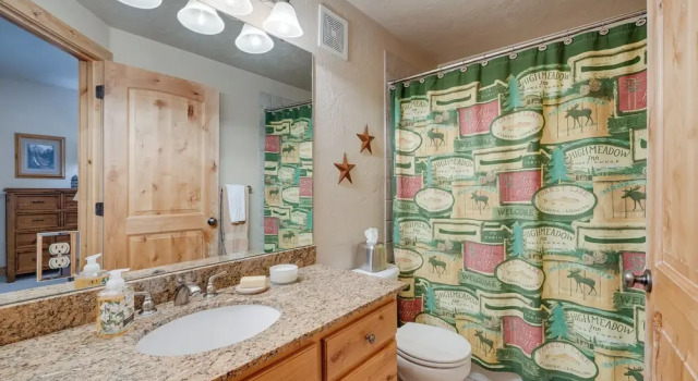 Апартаменты Cozy Park City Townhome By Dining, Shops & More