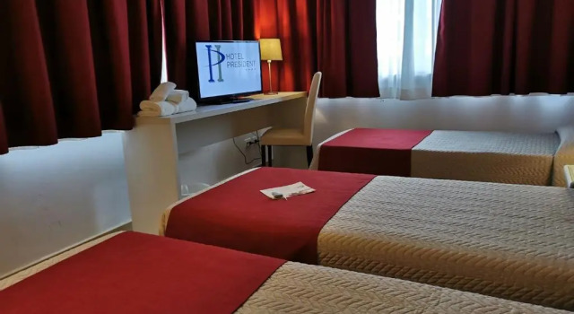 Трёхместный номер Standard Hotel President