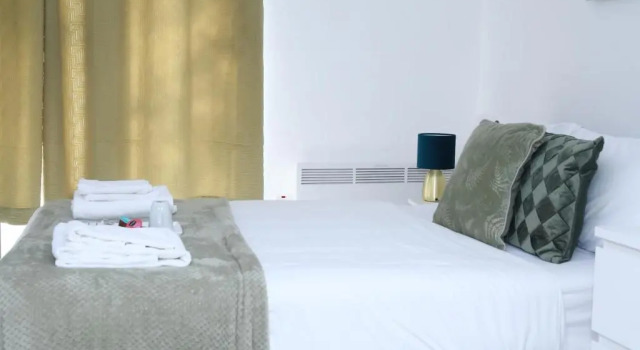 Студия Stunning 1-bed Apartment in Harrow With Parking