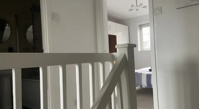 Коттедж с 2 комнатами с видом на реку River House 2BR 1 bathroom downstairs toilet Parking St Neots Town Centre