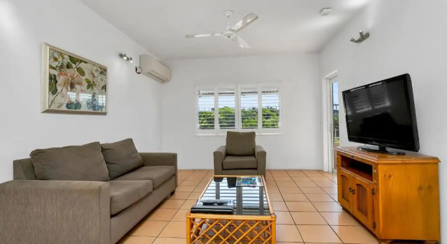 Апартаменты Cairns Reef Apartments & Motel