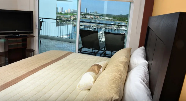 Семейный номер Standard с 2 комнатами с балконом и с видом на бассейн Condo Costa Veleros