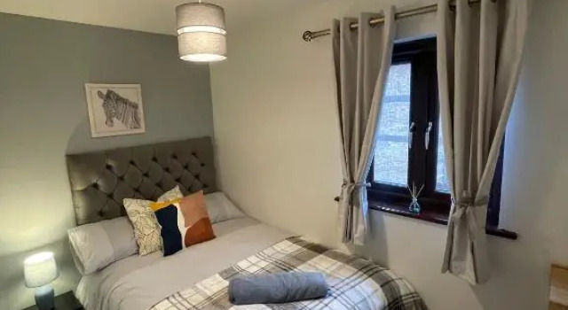 Comfy & Spacious 5 person house, driveway parking!, Забронировать Отель Отели Бакингемшир с парковкой, Парковка