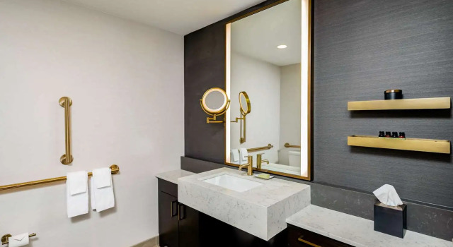Четырёхместный люкс Hotel Fort Des Moines, Curio Collection By Hilton