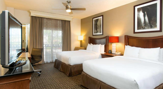 Четырёхместный номер Standard DoubleTree Suites by Hilton Lexington
