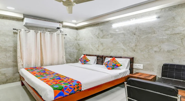 Номер Deluxe Fabhotel Srinivasa Guest House