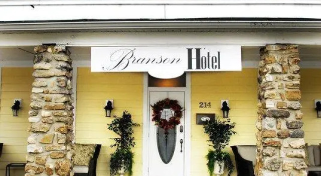 Полулюкс Grand Plaza Hotel Branson