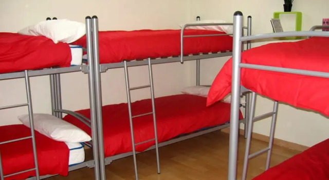 Кровать в общем номере Bilbao Central Rooms