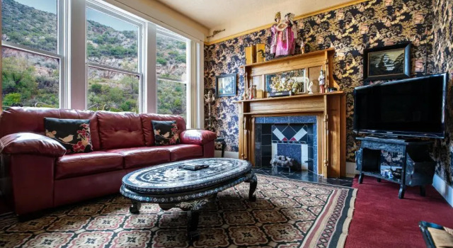 Люкс Deluxe Bisbee Grand Hotel, Saloon, and Music Venue