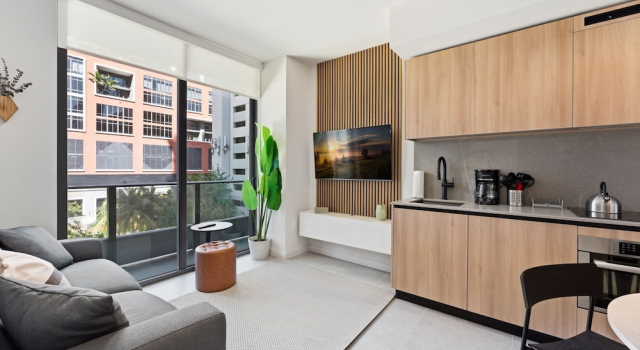 Modern 2BR + Den in Downtown Miami, Забронировать Апартаменты/квартира Апартаменты Miami Metropolitan Area, Апартаменты/квартира