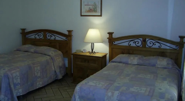 Buffalo Chips Ranch House Motel, Забронировать Мотель Бонита-Спрингс Southwest Florida, рядом с Поле для гольфа Бонита Фэйрвейс