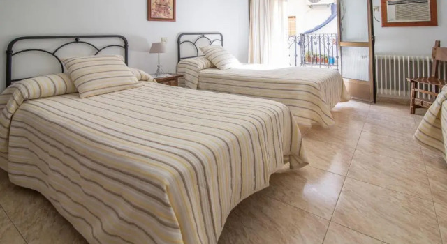 Трёхместный номер Standard Hostal Alba Taruta