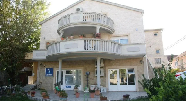 Apartments Vujosevic, Đặt Căn hộ Khách sạn ở Tivat County bao gồm bữa sáng, Bữa sáng