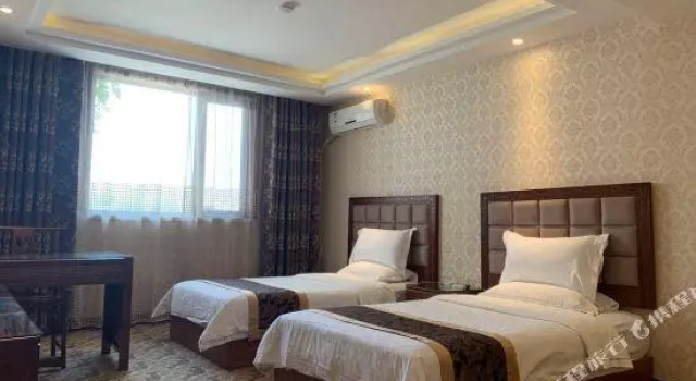 Люкс Deluxe Orient Caesar Holiday Inn