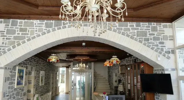 Sarajet E Pashait, Book Hotel Himarë Vlorë County