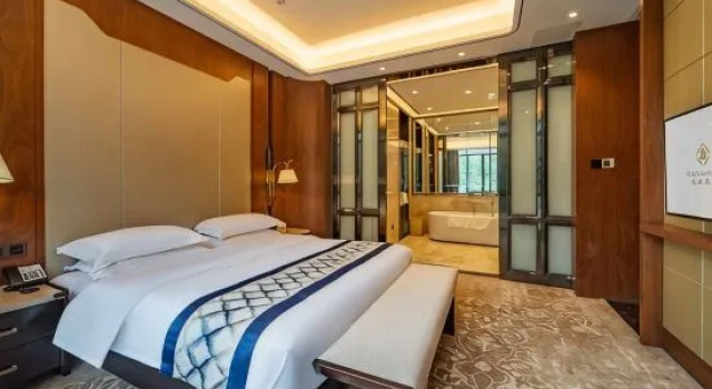 Люкс с красивым видом из окна Minshan Sun Tribe Hotel