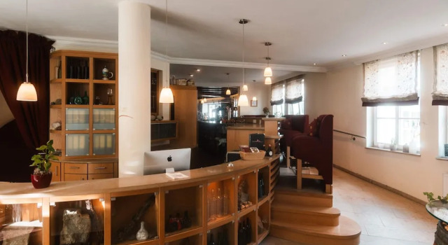 Landhotel und Weingasthof Schwarzer Adler, Buchen Sie Hotel Wiesenbronn Steigerwald