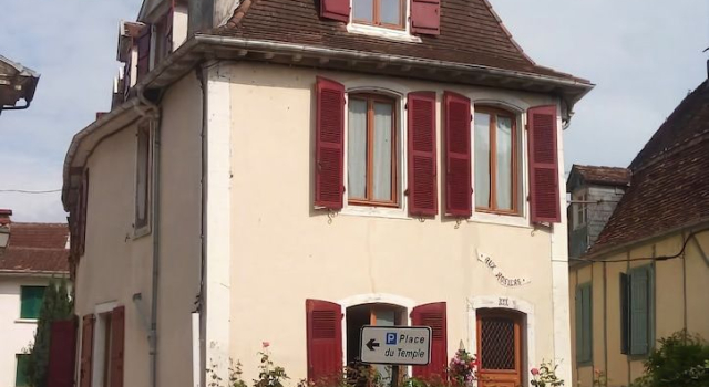 Aux Rosiers