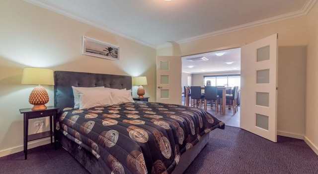 Thompson Avenue Apartments No.2, Book Apartment Cowes 
