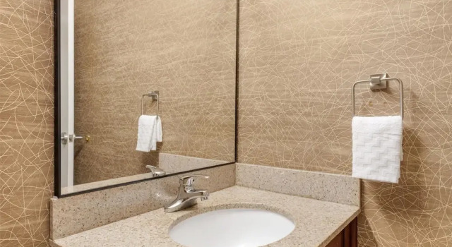Четырёхместный номер Standard с красивым видом из окна Best Western Fairmont