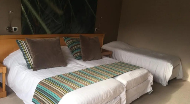 Трёхместный номер Standard Logis Hôtel Golf Le Domaine Du Val De Sorne