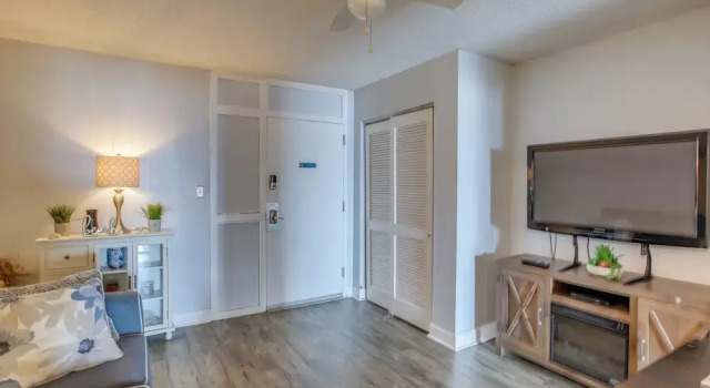 Breezy Myrtle Beach Condo w/ Balcony & Views!, Забронировать Отель Отели Южной Каролины 3 звезды, 3*