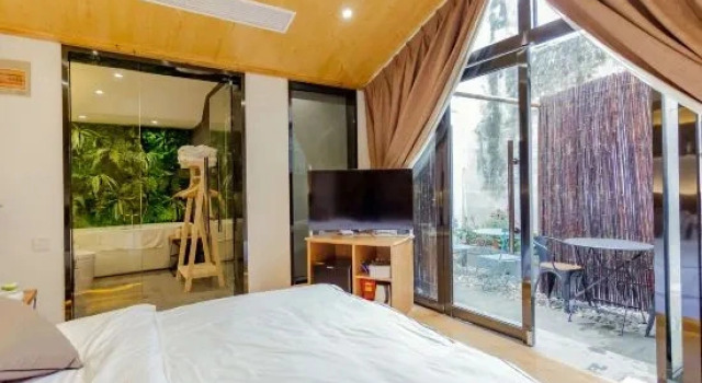 Dublu suite duplex cu balcon Flower Tree Hotel