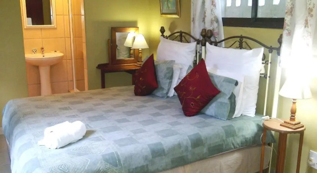 Апартаменты Hoylake Inn