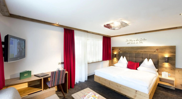 Landgut Zapfenhof, Rezervați Hotel Hoteluri în Finkenberg cu piscină, Piscină