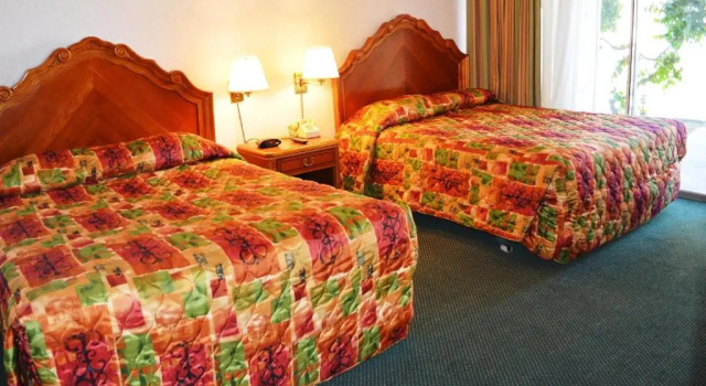 Четырёхместный номер Standard Valley Inn
