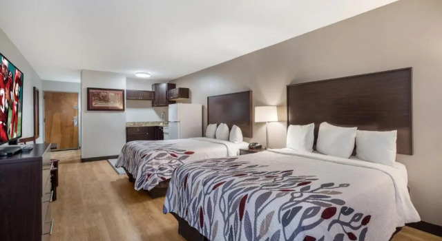 Четырёхместный люкс Red Roof Inn & Suites Jacksonville, NC