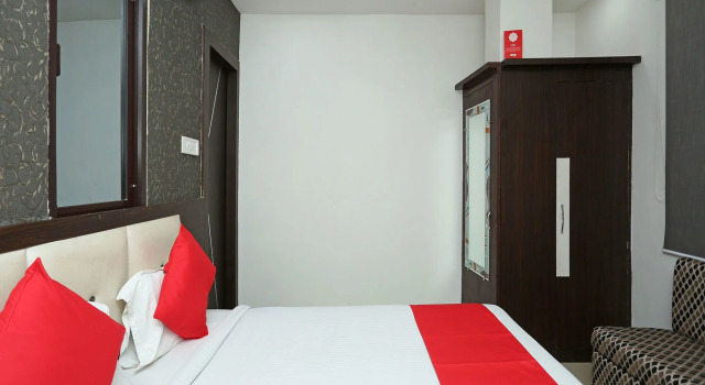 OYO 11943 Hotel Yugantar Palace