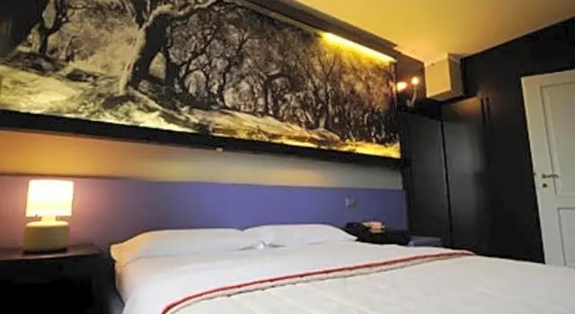 Suite Nine Hotel