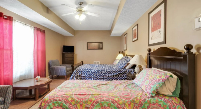 Atlanta Retreat W/ 2-car Garage, Fenced Yard 6 Bedroom Home by RedAwning, Buchen Sie Ferienhaus Villen in Locust Grove, Villa
