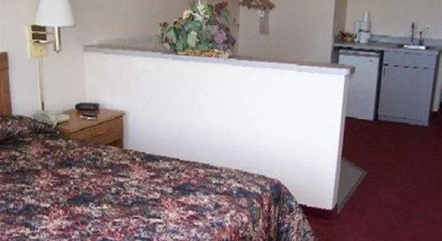 Travelers Inn & Convention Center, Book Hotel New Lisbon Wisconsin