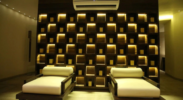 Rajhans Belliza Managed by Svasti, Book Hotel Hoteller i Surat med pool, Swimmingpool