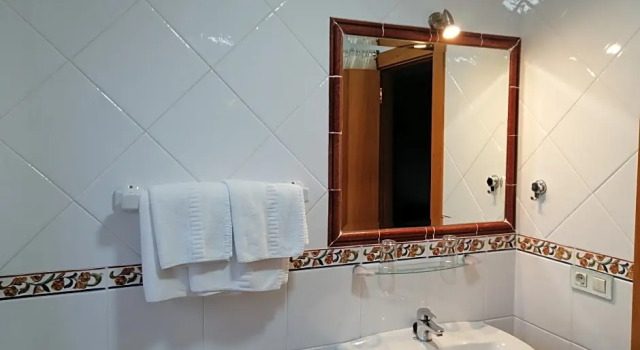 Полулюкс Superior Hotel Pugide